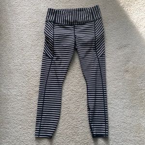 Athleta Med Womens Black & White Stripe Yoga Leggings w/Zip & Stash Pockets